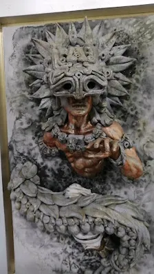 Objetos históricos de la comunidad de Teotihuacán en sala de exhibición