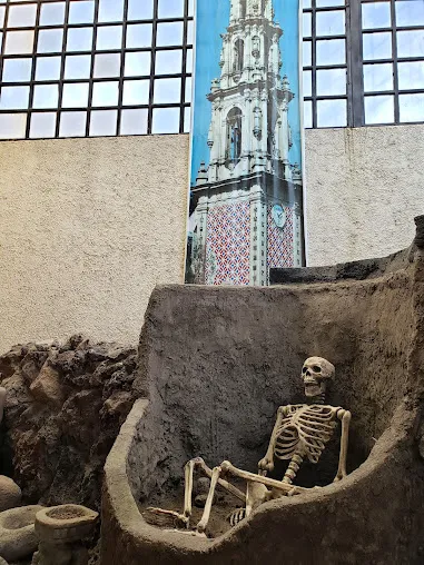Exposición cultural del Museo Comunitario Quetzalpapalotl en Teotihuacán